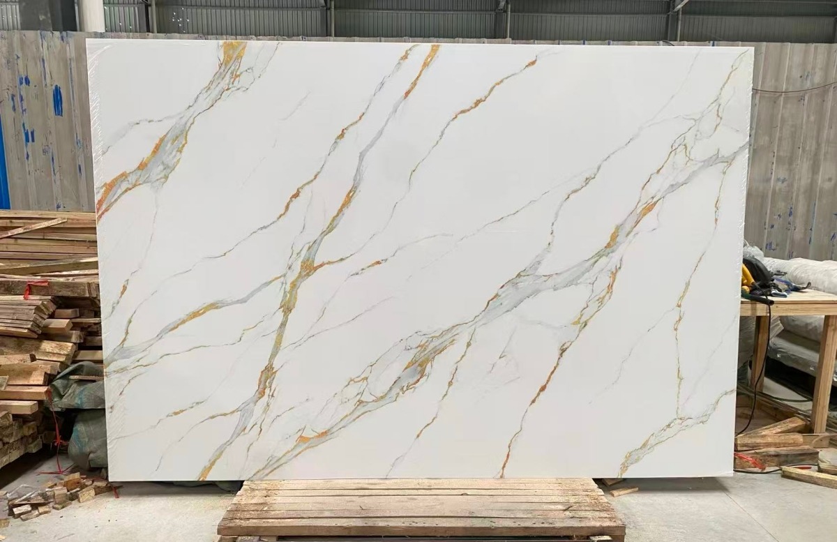 white-marble-look-printed-artificial-stone-slab White marble look printed artificial stone slab with gold grey vein design